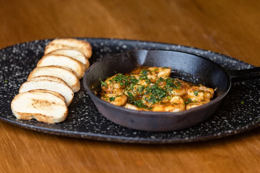 Camarones al ajillo