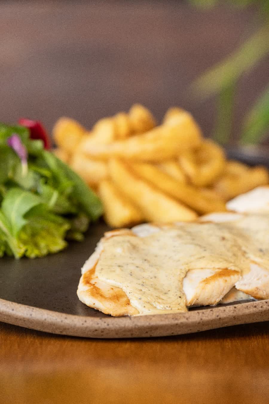 Pollo a la crema de pimienta